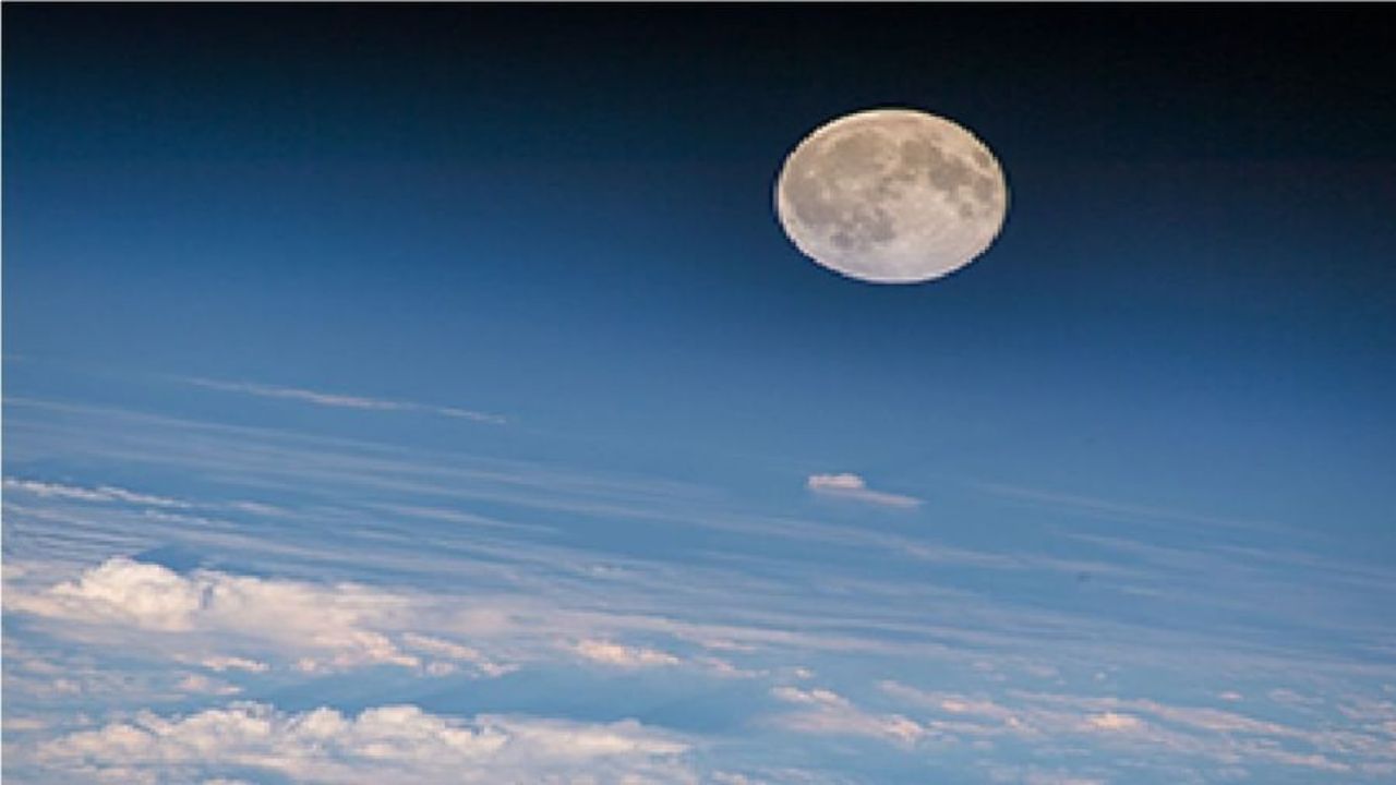  अमेरिकन अंतराळ संस्था नासाच्या म्हणण्यानुसार फेब्रुवारीची पहिली पौर्णिमेला लोकांना स्नो मून पाहता येणार आहे. त्याच वेळी, भारतात ते रात्री 10.26 पर्यंत पाहता येणार होता. 