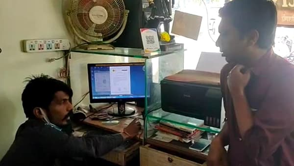 Wardha | विरुळमध्ये फोटो स्टुडिओतून प्रमाणपत्रांचे वाटप!, तहसील पथकाने कसा केला भंडाफोड?
