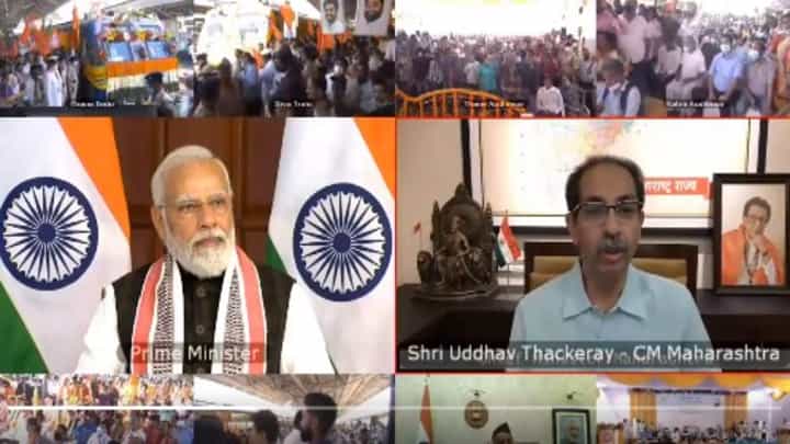 मुख्यमंत्र्यांनी मोदींना मराठी कळतं म्हणताच मोदी हसले! मुख्यमंत्र्यांनी मोदींना मराठी कळतं म्हणताच मोदी हसले!