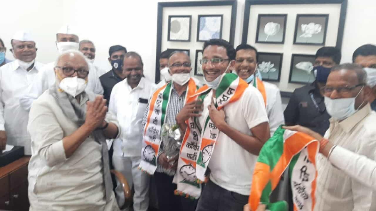 येवल्यात माजी नगराध्यक्षासह भाजपच्या नगरसेवक, कार्यकर्त्यांचा राष्ट्रवादीत प्रवेश; छगन भुजबळांच्या उपस्थितीत पक्षप्रवेश