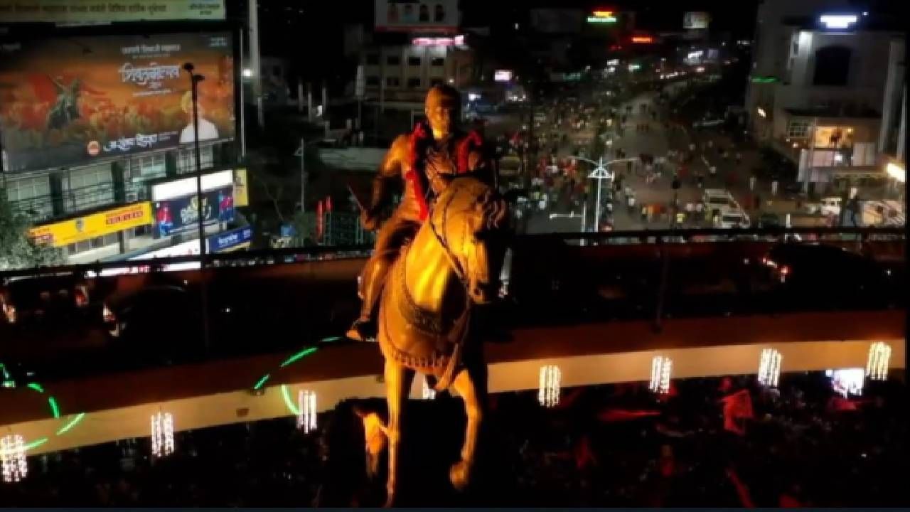 आदित्य ठाकरे यांच्या हस्ते छत्रपती शिवाजी महाराजांच्या पुतळ्याचं अनावरण, कसा आहे औरंगाबादेतला पुतळा? आदित्य ठाकरे यांच्या हस्ते छत्रपती शिवाजी महाराजांच्या पुतळ्याचं अनावरण, कसा आहे औरंगाबादेतला पुतळा?