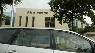 सुसाट रिक्षा ट्रेलरमध्ये घुसली , ड्रायव्हरची फिल्मी स्टाईल उडी, विचित्र अपघातातून चालक वाचला का?