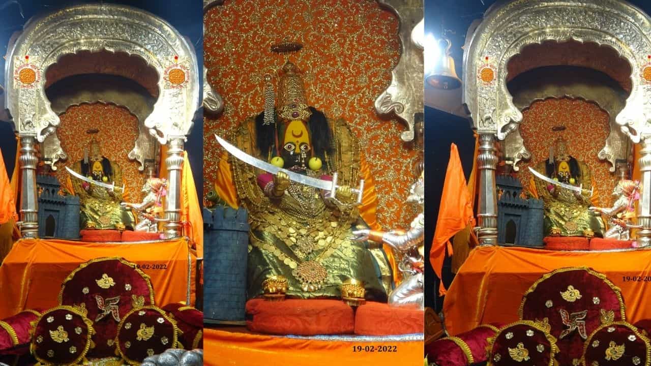 छत्रपती शिवाजी महाराज यांच्या जयंती निमित्त महाराष्ट्राची कुलस्वामिनी आई तुळजाभवानी देवीचा भवानी तलवार विशेष अलंकार पूजा करण्यात आली .