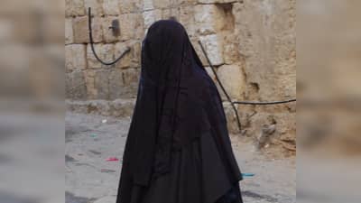 Nikah halala : नवऱ्यानं सोडलं, सासऱ्यासोबतच हलाला, नंतर तर रांगच लागली; पीडित महिलेचा व्हिडिओ देशभर चर्चेत