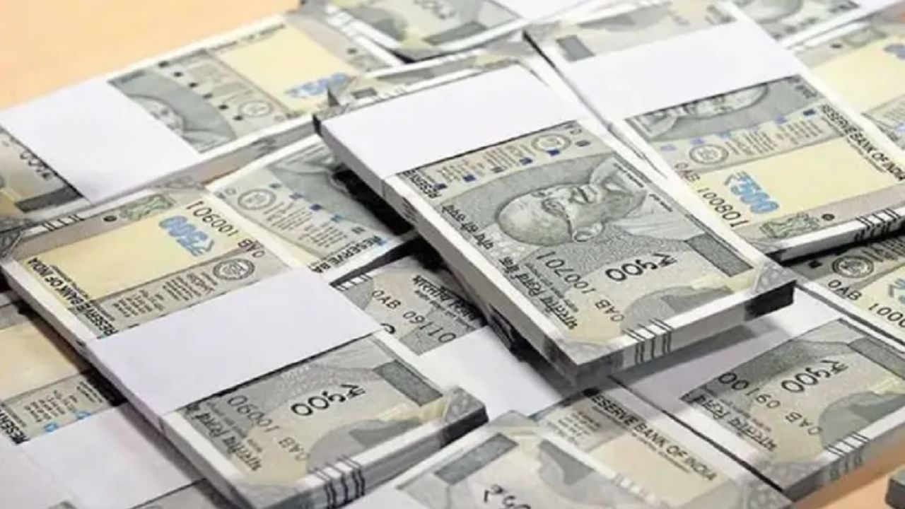 कोविडमध्ये दुनिया त्रासात असताना भारतात वाढली श्रीमंतांची संख्या, वाचा सर्वेक्षणाच्या या खास गोष्टी! कोविडमध्ये दुनिया त्रासात असताना भारतात वाढली श्रीमंतांची संख्या, वाचा सर्वेक्षणाच्या या खास गोष्टी!