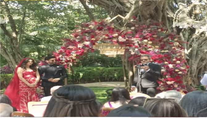 फरहान अख्तर आणि शिबानी दांडेकर विवाहबद्ध, लग्नाला सेलिब्रिटींची हजेरी