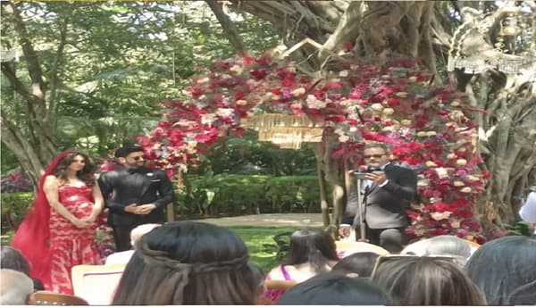 फरहान अख्तर आणि शिबानी दांडेकर विवाहबद्ध, लग्नाला सेलिब्रिटींची हजेरी