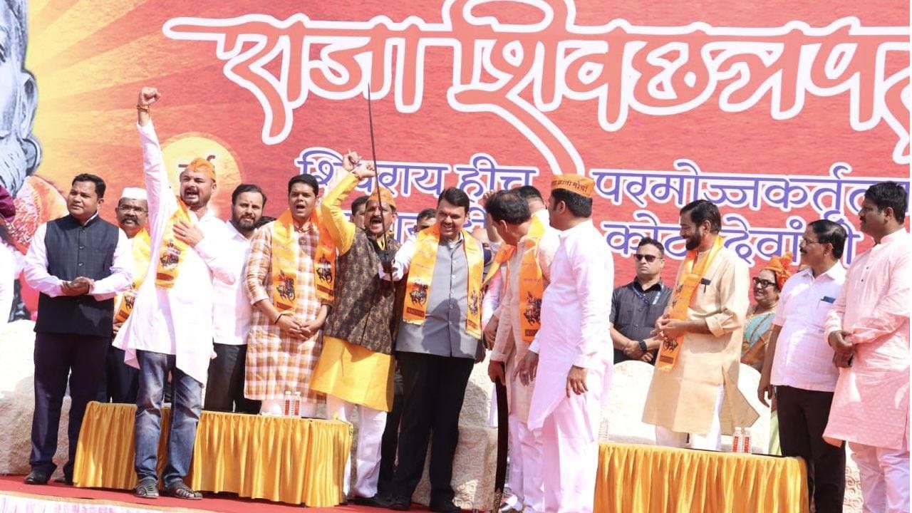 एखाद्याला मुलगा झाला तरी काही लोक श्रेय घेतात; फडणवीसांचा सत्ताधाऱ्यांना टोला एखाद्याला मुलगा झाला तरी काही लोक श्रेय घेतात; फडणवीसांचा सत्ताधाऱ्यांना टोला