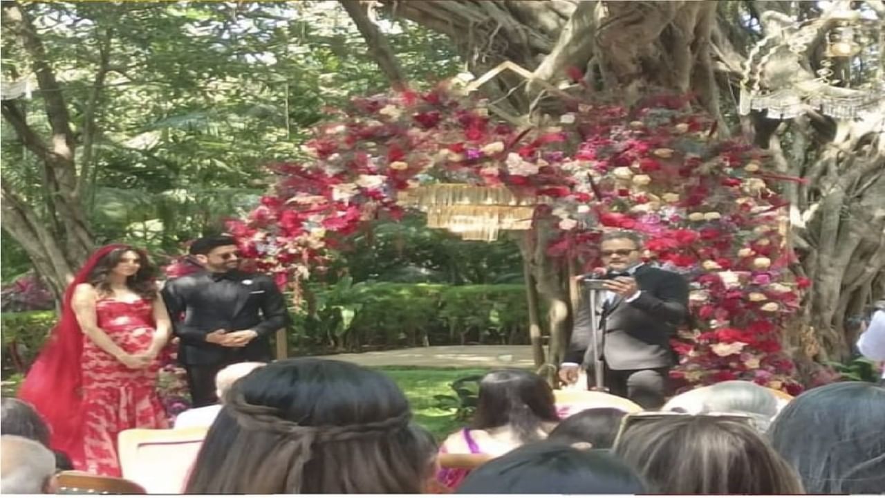 Farhan-Shibani Marriage ceremony : फोटो पाहून चहाते म्हणाले शिबानी प्रेग्रेंट; काय आहे फोटोमागील सत्य?