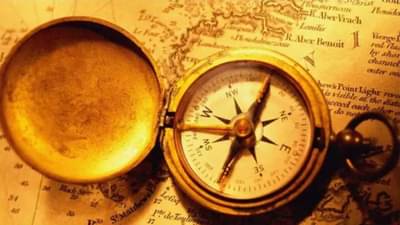 Vastu tips : नात्यामधील सततचे तणाव दूर करण्यासाठी बेडरूममध्ये ठेवा या गोष्टी आणि गोडवा वाढवा!