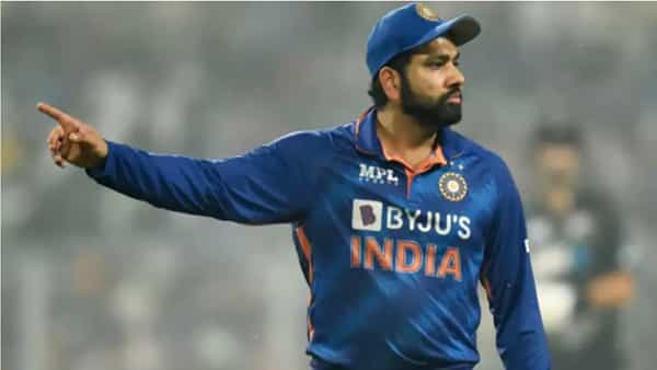 BCCI ने श्रीलंके विरुद्ध होणाऱ्या तीन टी-20 आणि दोन कसोटी सामन्यांसाठी संघ जाहीर केला आहे.