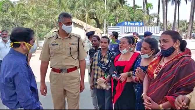 Solapur police initiative : तृथीयपंथीय समाजही मानानं जगणार! सोलापुरात पोलिसांनी सुरू केलाय हा अनोखा उपक्रम
