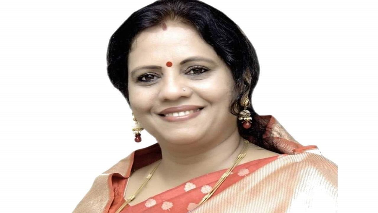 काँग्रेसने महाराष्ट्राची माफी मागावी, राऊतांना अर्वाच्य बोलताना लाज वाटायला हवी, आमदार फरांदे कडाडल्या काँग्रेसने महाराष्ट्राची माफी मागावी, राऊतांना अर्वाच्य बोलताना लाज वाटायला हवी, आमदार फरांदे कडाडल्या