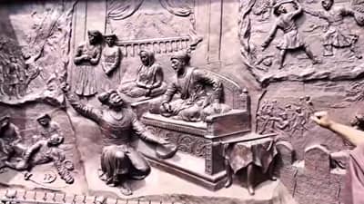 Sinhagad fort : शिवरायांना असंही वंदन, सिंहगड किल्ल्याची भ्रंमती करत दिली माहिती; Video viral