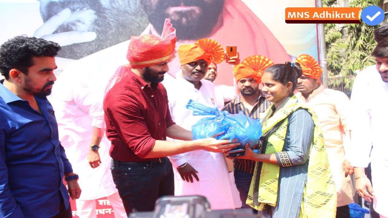 महापालिका निवडणुकीच्या पार्श्वभूमीवर मनसे अॅक्शन मोडमध्ये, अमित ठाकरे मैदानात; 'शिवजनसंपर्क अभियानाला' सुरुवात महापालिका निवडणुकीच्या पार्श्वभूमीवर मनसे अॅक्शन मोडमध्ये, अमित ठाकरे मैदानात; 'शिवजनसंपर्क अभियानाला' सुरुवात