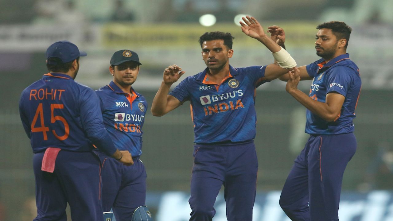 IND vs WI : सूर्यकुमारची आतषबाजी, भारताचा विंडिजवर क्लीन स्विप विजय, ICC T20 रॅकिंग्समध्ये पहिल्या स्थानवर कब्जा IND vs WI : सूर्यकुमारची आतषबाजी, भारताचा विंडिजवर क्लीन स्विप विजय, ICC T20 रॅकिंग्समध्ये पहिल्या स्थानवर कब्जा