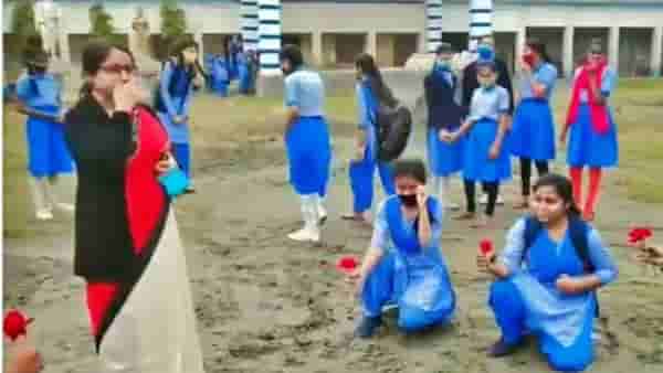Bengal viral video : विद्यार्थिनींनी आपल्या लाडक्या शिक्षिकेला दिला अनोखा निरोप, तुम्हालाही येईल लहानपणीची आठवण!