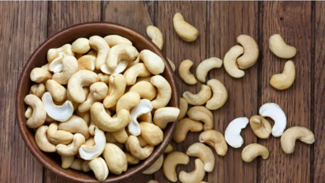 Health Tips: मधुमेह असणाऱ्यांनी काजूचे सेवन करा; तुम्हाला मिळू शकतात हे फायदे