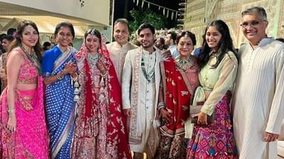 अंबानींच्या मुलाच्या लग्नाला सुप्रिया सुळेंची खास उपस्थिती; फोटो आले समोर