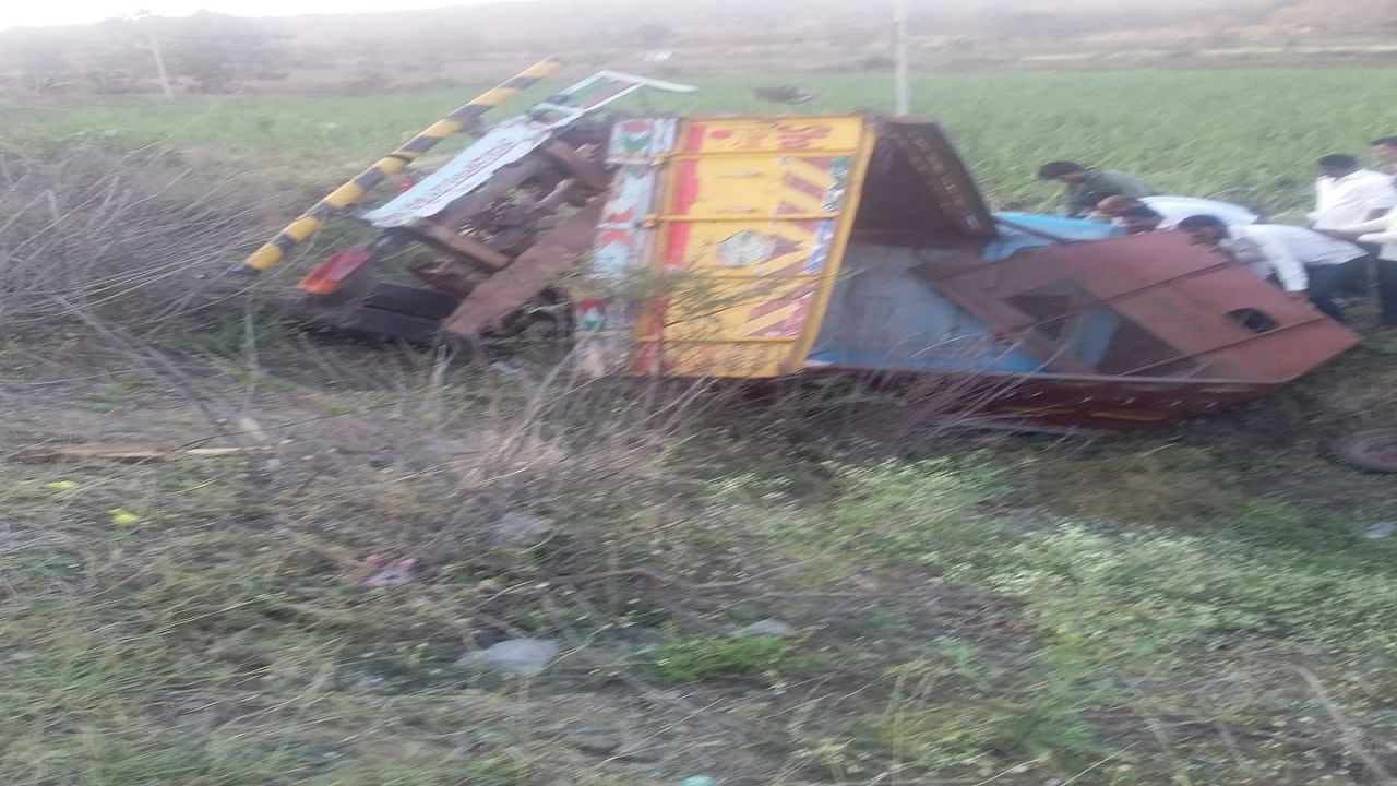 Nanded Accident : नांदेडमध्ये पिकअप ऑटो आणि टिप्परचा भीषण अपघात, 5 ठार आणि 5 गंभीर जखमी