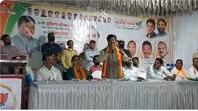 गाडी फुल व्हायच्या आधी या, नंतर लटकत यावे लागेल, पक्षप्रवेशावरुन प्रवीण दरेकरांची मिश्किल टिपणी