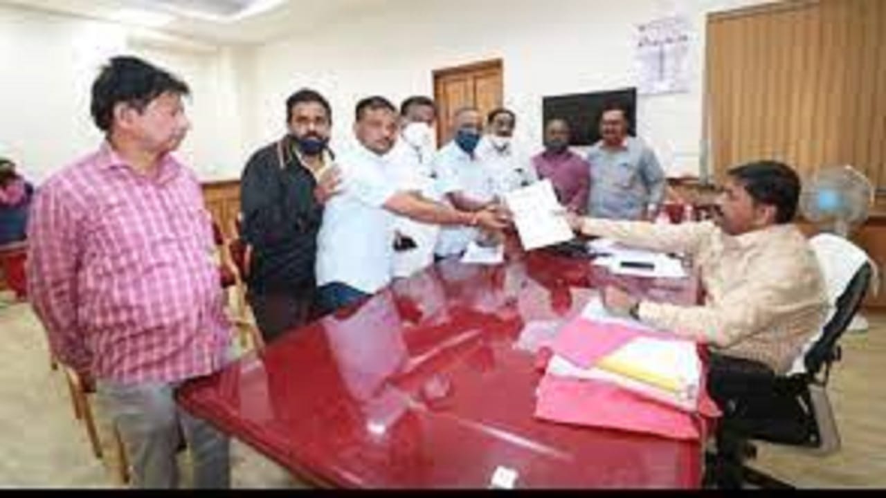 शिक्षक-शिक्षकेतर कर्मचा-यांचा बेमुदत संप, मागण्या मान्य न केल्याने संप पुकारण्याचा निर्णय शिक्षक-शिक्षकेतर कर्मचा-यांचा बेमुदत संप, मागण्या मान्य न केल्याने संप पुकारण्याचा निर्णय