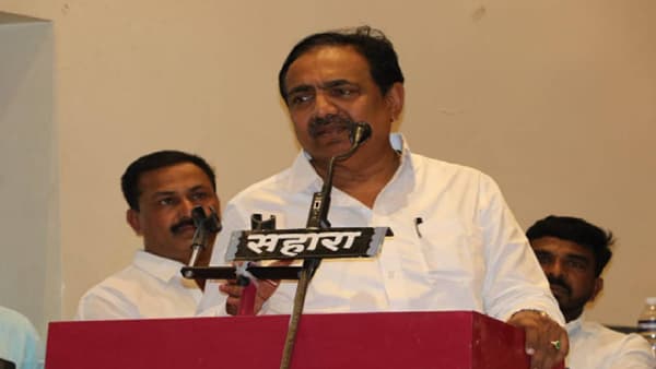 हातात असलेले यश गमावण्याचं उत्तम उदाहरण म्हणजे... जयंत पाटलांचा दिलीप सोपल यांना चिमटा