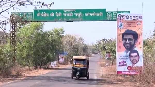 देशासह राज्यात करोनाचा प्रादूर्भाव लक्षात घेता, मागील वर्षी कोकणातील प्रसिद्ध आंगणेवाडीची भराडी देवी यात्रा आणि इतर यात्रोत्सव अगदी मर्यादित स्वरुपात आणि साधेपणाने साजरे करण्यात आले होते. या पार्श्वभूमीवर कोकणातील प्रसिद्ध आंगणेवाडीच्या भराडी देवीची यात्रा 24 फेब्रुवारी रोजी होणार आहे. त्याचबरोबर कुणकेश्वर यात्रा ही 1 मार्च रोजी होणार आहे.