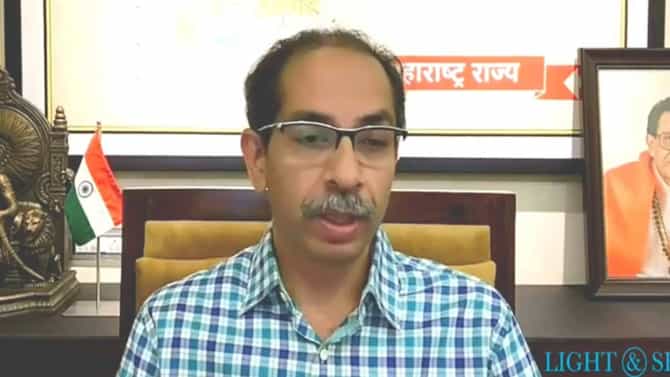 घर मिळवण्यासाठीचा संघर्ष लक्षात ठेवा, घरं विकून, मुंबई सोडून जाऊ नका; मुख्यमंत्र्यांचं आवाहन
