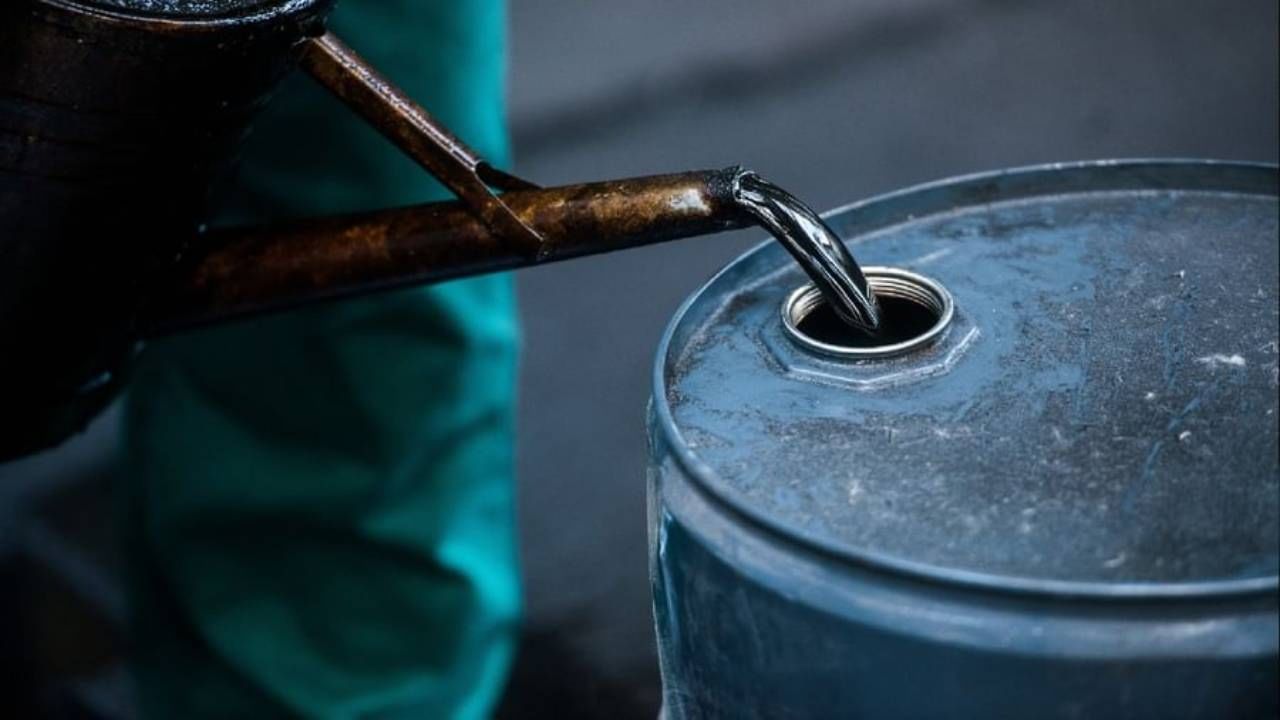 कच्च्या तेलाचे दर 40 डॉलरनी घसरले; भारतीय पेट्रोलियम कंपन्यांना मोठा दिलासा