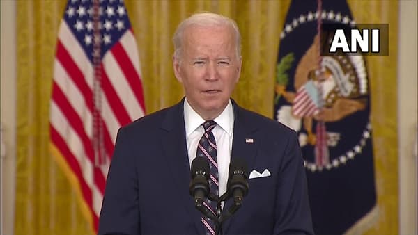 Joe Biden : रशिया यूक्रेन वादात अमेरिका अॅक्शन मोडवर, मॉस्कोची आर्थिक रसद तोडणार, व्यापारी प्रतिबंधाची घोषणा