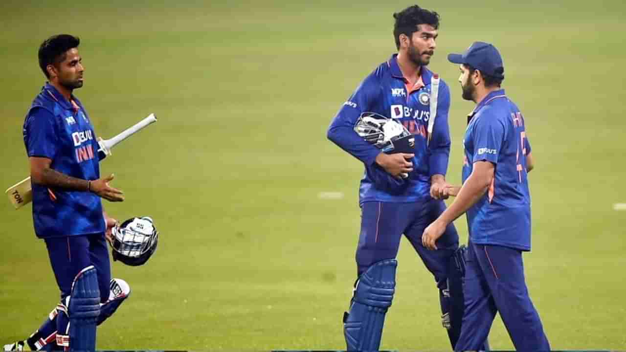 IND vs SL : दीपक चाहरपाठोपाठ विस्फोटक फलंदाज संघाबाहेर, टीम इंडिया अडचणीत