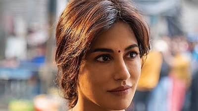 Go Airचे एअरहोस्टेस अत्यंत असभ्य, त्यांचा शिष्टाचार शिकवण्याची गरज; अभिनेत्रीने व्यक्त केला संताप