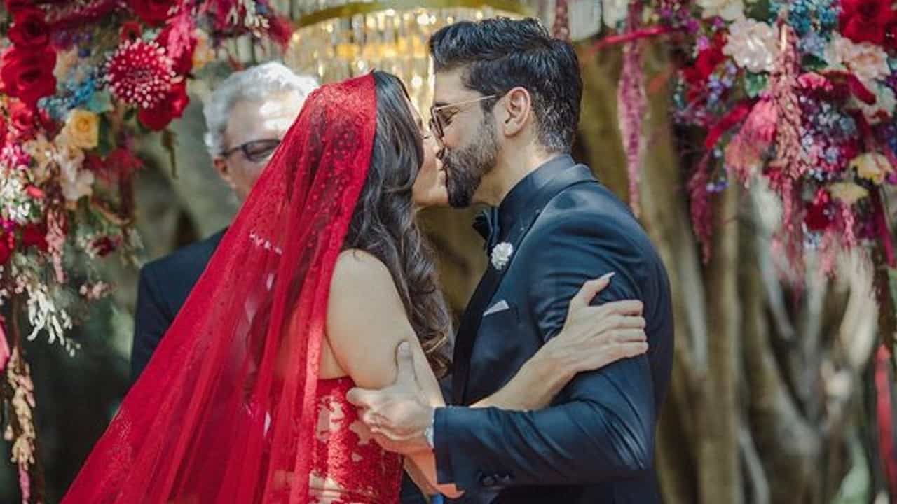 मराठमोळी शिबानी दांडेकर हिने नुकतीच अभिनेता फरहान अख्तरशी लग्नगाठ बांधली.