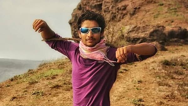 'सैराट' या पहिल्यावहिल्या चित्रपटातून आपली छाप सोडणारा अभिनेता आकाश ठोसरचा आज वाढदिवस. आकाशचा जन्म २४ फेब्रुवारी १९९३ रोजी झाला.
