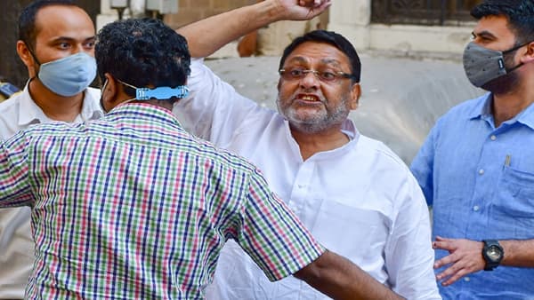 Nawab Malik : नवाब मलिकांच्या अटकेनंतर PMLA कोर्टात काय घडलं, ED आणि मलिकांच्या वकिलांमध्ये घमासान