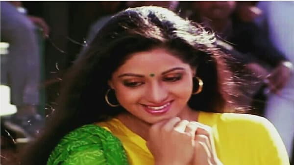 साल 1983. यावर्षी एक सिनेमा आला आणि त्याने श्रीदेवीला मोठ्या पडद्यावरची हिरोईन केलं. सदमा या सिनेमात तिने अभिनेते कमल हसनसोबत काम केलं होतं. या सिनेमातील तिच्या अभिनयाचं प्रचंड कौतुक झालं.