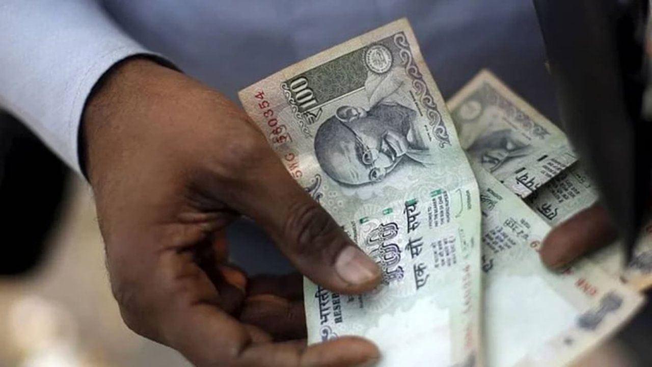 RBI rules: फाटलेल्या नोट बदलण्यासाठी करावी लागणार नाही आता धावपळ, आरबीआयने केले नवीन नियम जाहीर ! RBI rules: फाटलेल्या नोट बदलण्यासाठी करावी लागणार नाही आता धावपळ, आरबीआयने केले नवीन नियम जाहीर !
