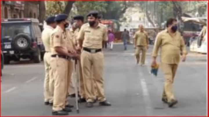 मुंबईच्या ईडी कार्यालयाबाहेरील पोलीस सुरक्षा वाढवली मुंबईच्या ईडी कार्यालयाबाहेरील पोलीस सुरक्षा वाढवली