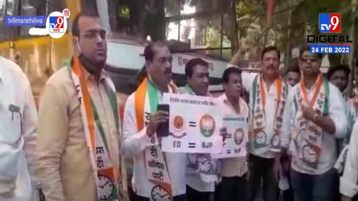 केंद्र सरकारविरोधात घोषणाबाजी देत ठाण्यातून कार्यकर्ते आंदोलनासाठी रवाना केंद्र सरकारविरोधात घोषणाबाजी देत ठाण्यातून कार्यकर्ते आंदोलनासाठी रवाना