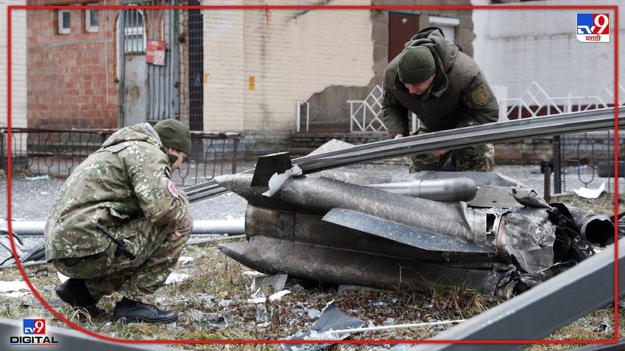 युक्रेनवर रशियानं केलेला हल्ला आणि या हल्ल्यामुळे उद्ध्वस्त झालेल्या युक्रेनमधील शहरांचं विद्रूप चेहरा समोर आला आहे. (Photo Source - PTI)