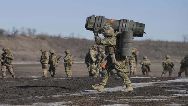 Russia-Ukraine crisis: गोळीबार, बॉम्बफेक सुरु असतानाही युक्रेनमध्ये सुरु आहे अभिनेत्याचं काम