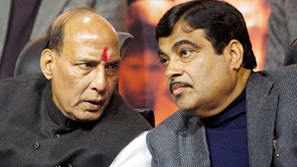 युक्रेनमध्ये अडकलेले विद्यार्थी विमानाने आणणार, राजनाथ-गडकरी यांची चर्चा; लिस्ट तयार!