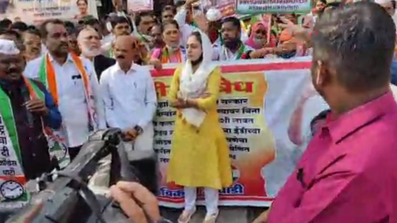 VIDEO: टेररिस्ट कनेक्शन असतं तर लोकांनी निवडून दिलं असतं का?; बापासाठी लेक मैदानात; सना मलिक यांची निदर्शने