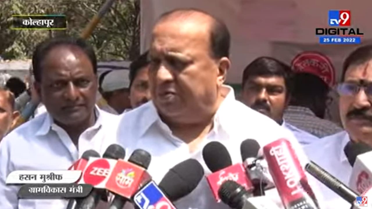 Kolhapur | Hasan Mushrif यांनी आंदोलनस्थळी घेतली राजू शेट्टींची भेट, मात्र चर्चा फिस्कटली Kolhapur | Hasan Mushrif यांनी आंदोलनस्थळी घेतली राजू शेट्टींची भेट, मात्र चर्चा फिस्कटली