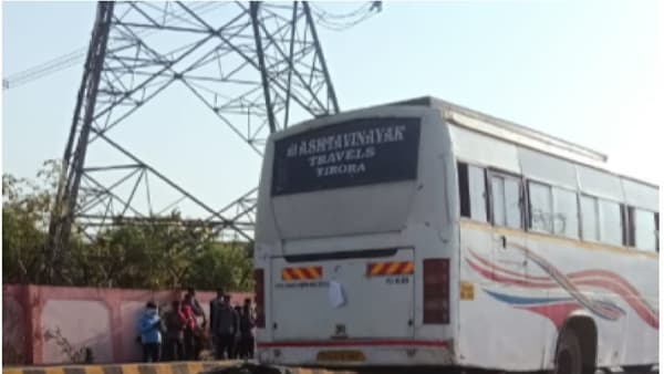 ट्रक चालकाने ब्रेक लावले, मागून बस धडकली, बसच्या चाकाखाली येऊन बाईकस्वाराचा मृत्यू