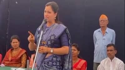 यशोमती ठाकुरांचं पालकमंत्र्यांचं पद डोक्याच्या वर गेलंय, त्यांनी मनोरुग्णाकडे उपचार करून घ्यावे, खासदार नवनीत राणा यांची टीका