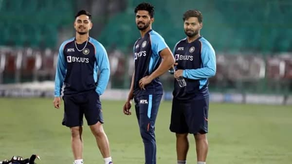 IND vs SL: दुसऱ्या टी-20 सामन्यापूर्वी भारताला मोठा झटका, धडाकेबाज फलंदाज मालिकेतून बाहेर; BCCI ची माहिती