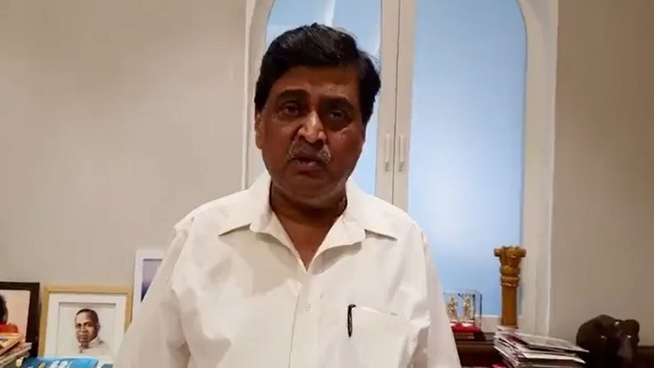 कायदेशीर सल्ला घेऊनच मराठा आयोगाच्या स्थापनेचा निर्णय, अशोक चव्हाण यांचं संभाजी छत्रपतींच्या वक्तव्यावर उत्तर कायदेशीर सल्ला घेऊनच मराठा आयोगाच्या स्थापनेचा निर्णय, अशोक चव्हाण यांचं संभाजी छत्रपतींच्या वक्तव्यावर उत्तर