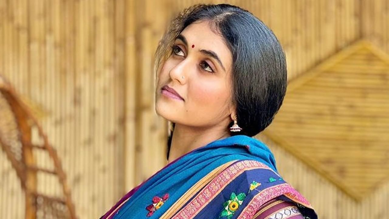 अगदी साध्या लूकमध्येही रिंकूचं सौंदर्य विशेष लक्ष वेधून घेत आहे. अनेकांनी तिच्या फोटोंवर लाईक्स, कमेंट्सचा वर्षाव केला आहे. 
